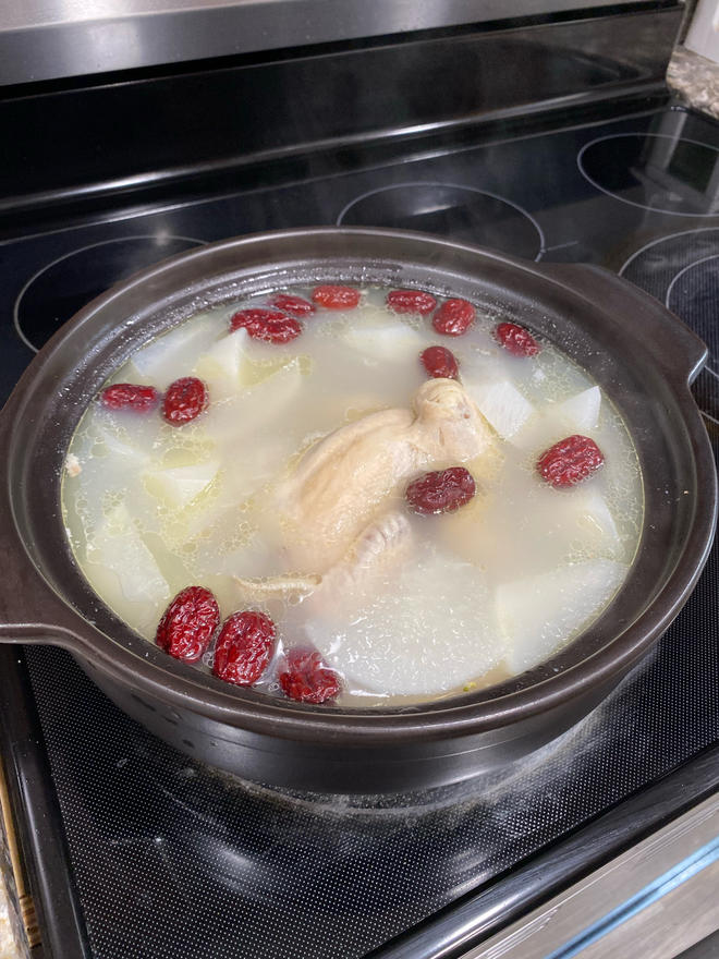 蘿蔔人蔘紅棗童子雞湯
