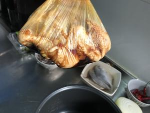 一个人可以干掉一整只的香焖童子鸡（电饭锅版）