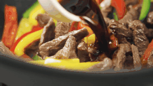 色彩鲜亮饱满的牛肉菜，孩子爱吃的——彩椒牛柳【孔老师教做菜】