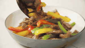 色彩鲜亮饱满的牛肉菜，孩子爱吃的——彩椒牛柳【孔老师教做菜】