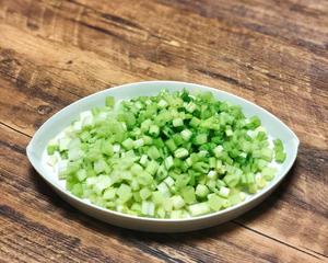 米饭杀手｜芹菜粒炒牛肉末