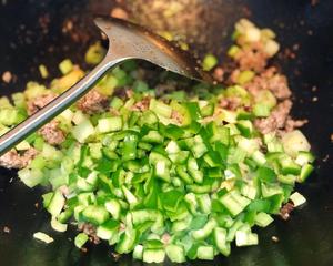 米饭杀手｜芹菜粒炒牛肉末