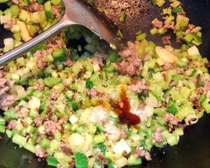 米饭杀手｜芹菜粒炒牛肉末