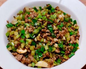 米饭杀手｜芹菜粒炒牛肉末