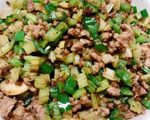米饭杀手｜芹菜粒炒牛肉末