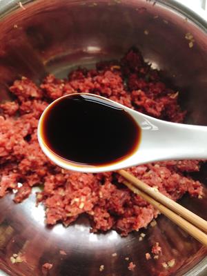爆汁牛肉芹菜饺子🥟（附牛肉馅不干柴方法）