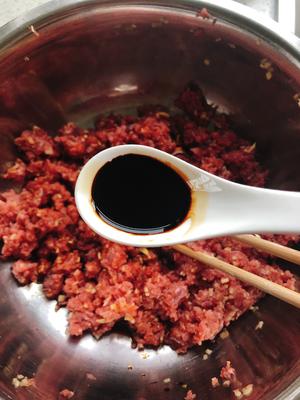 爆汁牛肉芹菜饺子🥟（附牛肉馅不干柴方法）