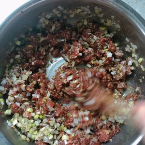 爆汁牛肉芹菜饺子🥟（附牛肉馅不干柴方法）
