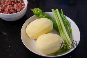 【多汁麻辣牛肉末烧土豆】-15分钟搞定的下饭菜