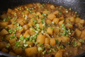 【多汁麻辣牛肉末烧土豆】-15分钟搞定的下饭菜