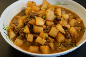 【多汁麻辣牛肉末烧土豆】-15分钟搞定的下饭菜