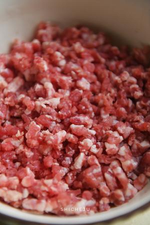 超级新鲜牛肉馅做的汉堡牛肉饼