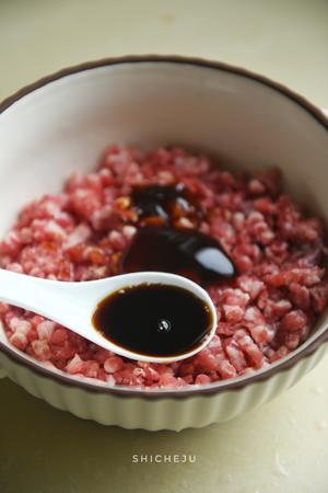 超级新鲜牛肉馅做的汉堡牛肉饼