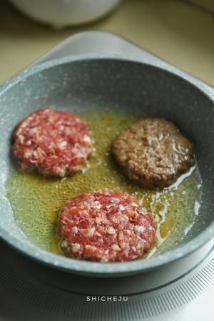 超级新鲜牛肉馅做的汉堡牛肉饼