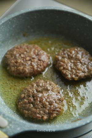 超级新鲜牛肉馅做的汉堡牛肉饼