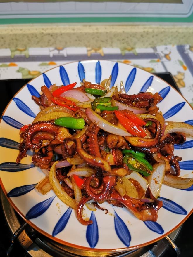 爆炒鱿鱼须，加上这一步，可以与铁板鱿鱼媲美