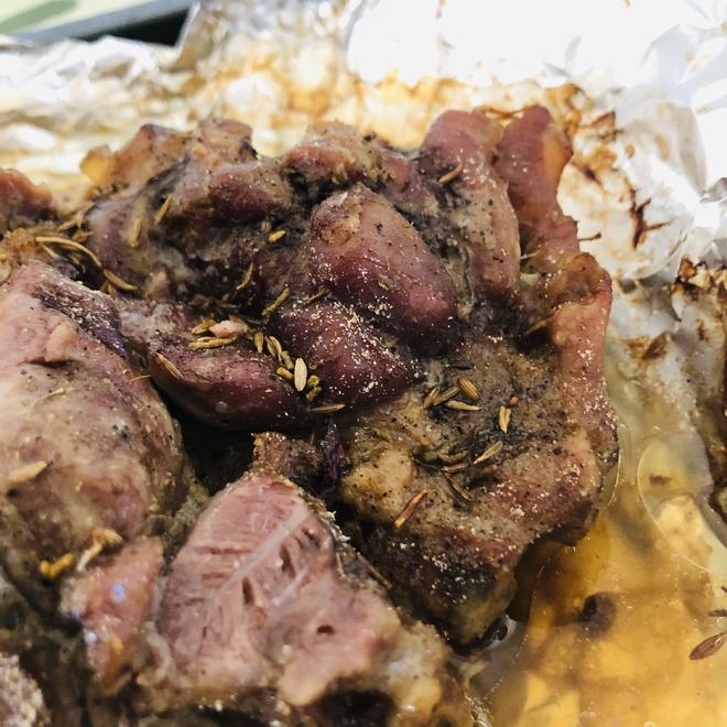 家庭版超嫩多汁的烤羊腿肉