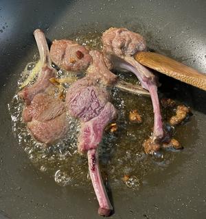 新疆羊排抓饭（出锅后米粒分明的秘密）