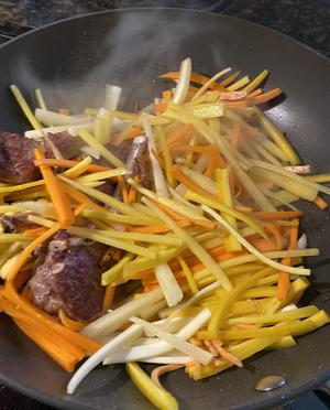 新疆羊排抓饭（出锅后米粒分明的秘密）