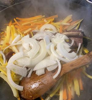 新疆羊排抓饭（出锅后米粒分明的秘密）