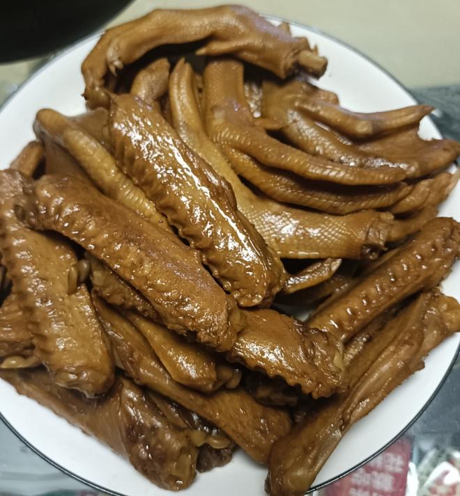 卤味晚餐（卤鸭翅卤鸭爪卤牛肉卤鹅蛋卤菜）
