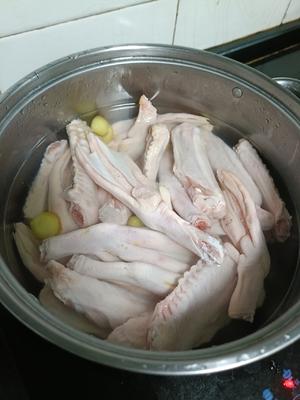 卤味晚餐（卤鸭翅卤鸭爪卤牛肉卤鹅蛋卤菜）