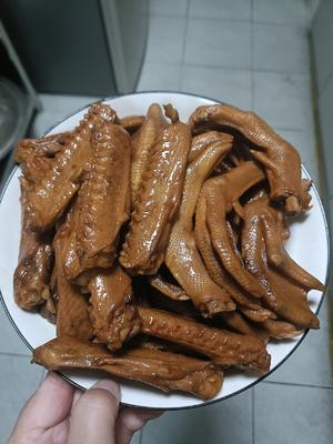 卤味晚餐（卤鸭翅卤鸭爪卤牛肉卤鹅蛋卤菜）