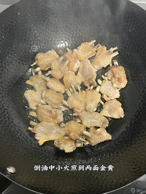 秘制香料做红烧鸭翅土豆