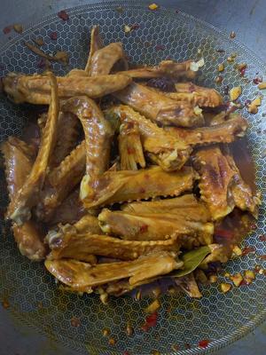巨巨巨好吃😋香辣鸭翅