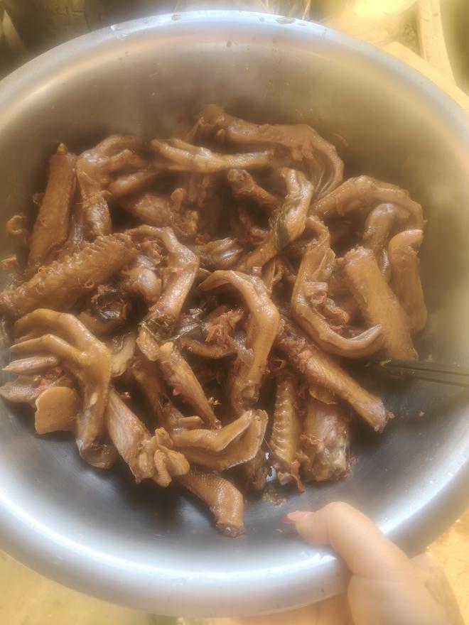 在家自己做的卤鸭爪，鸭翅膀，鸭胗，非常好吃，非常美味