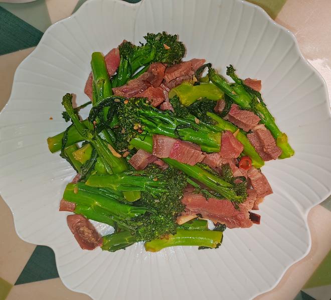 火腿炒西兰花