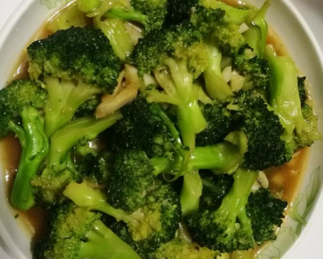 好吃到爆的耗油蒜蓉西兰花(从不修图，喜欢请关注)