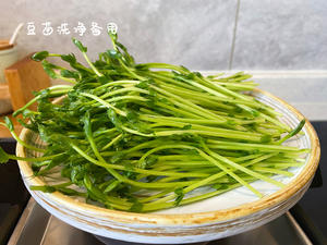 豆苗炒牛肉
