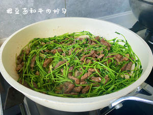 豆苗炒牛肉