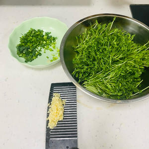 蒜蓉炒豆苗