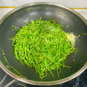 蒜蓉炒豆苗