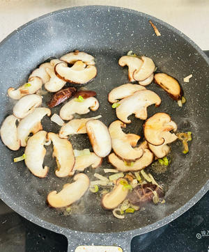 香菇油菜炒鸡蛋