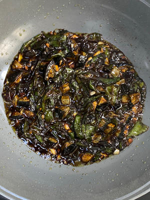 吃了不后悔：青椒皮蛋拌面！