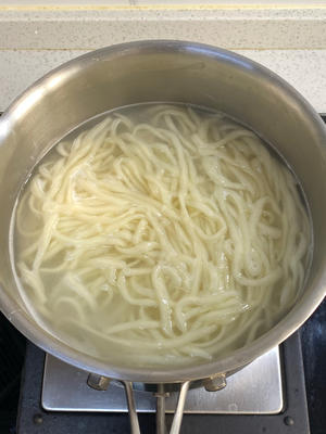 吃了不后悔：青椒皮蛋拌面！