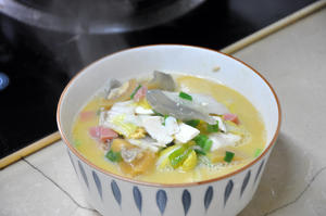 春日三鲜皮蛋汤