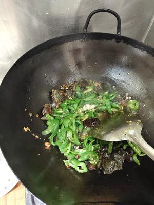 超级下饭的青椒炒皮蛋