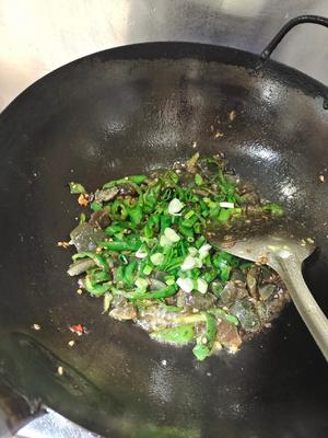超级下饭的青椒炒皮蛋
