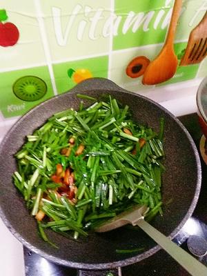 韭菜炒素鸡
