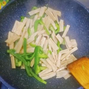 好吃到原地飞起的青椒腐竹