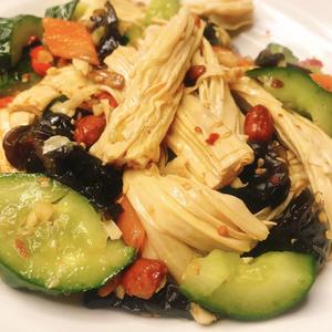 开胃菜：凉拌腐竹(附上灵魂拌汁)
