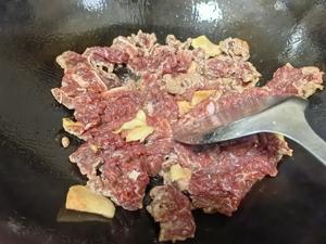 酸菜炒牛肉（猪肉）