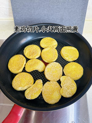 素鸡白菜 | 白菜吸饱汤汁，素鸡焦香软糯