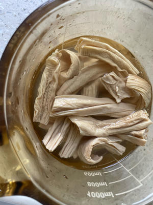 青萝卜腐竹红烧五花肉（不炒糖色，家常懒人版）