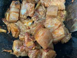 青萝卜腐竹红烧五花肉（不炒糖色，家常懒人版）