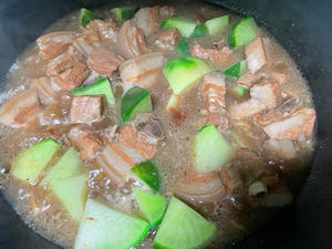 青萝卜腐竹红烧五花肉（不炒糖色，家常懒人版）